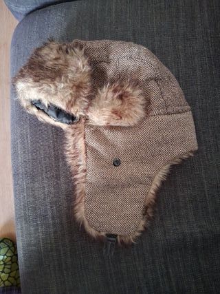 Gorro de invierno con orejeras