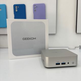 Mini PC Geekom A6 NUEVO, perfecto estado.