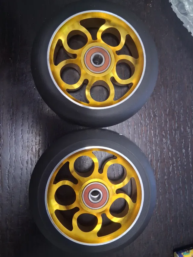 Ruedas Scooter Doradas con Rodamientos