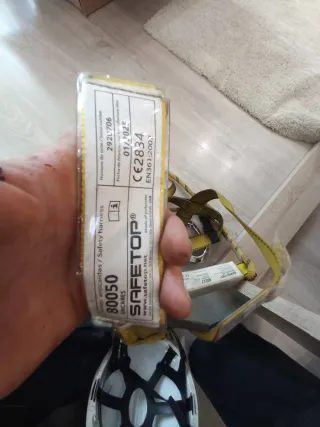 Arnés de seguridad amarillo