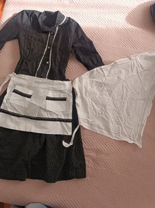 Traje de Casera Niña Negro y Blanco Talla 4-5 años