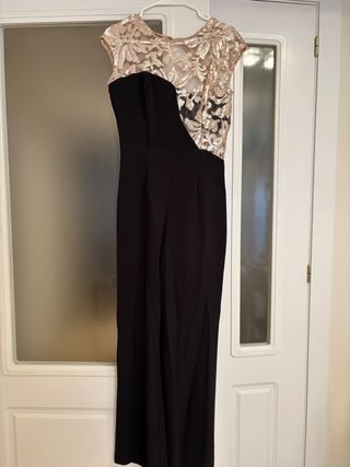 Mono negro y dorado para ocasiones especiales