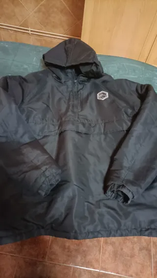 Chaqueta Buzo Negra con Capucha