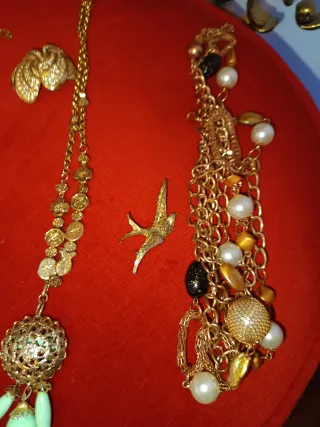 Lote bisutería dorada: pulsera reloj..lot15