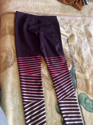 Mallas Nike con líneas reflectantes