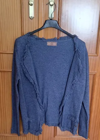 Chaqueta azul con flecos