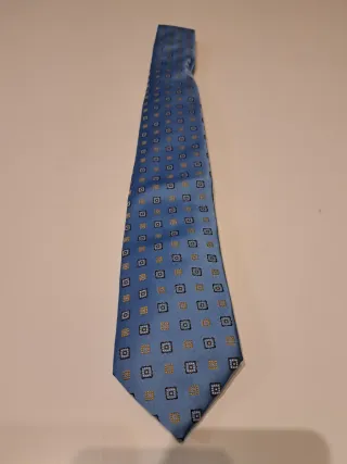 Corbata azul con estampado geométrico