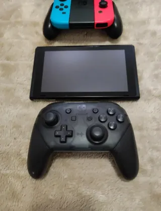 Nintendo Switch + Mando + Estuche + Base