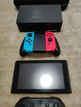 Nintendo Switch + Mando + Estuche + Base