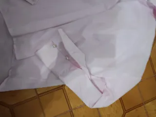 Blusa rosa pálido con botones nacarados