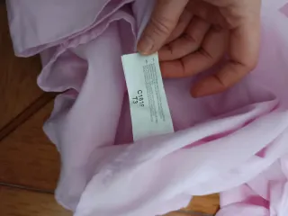 Blusa rosa pálido con botones nacarados