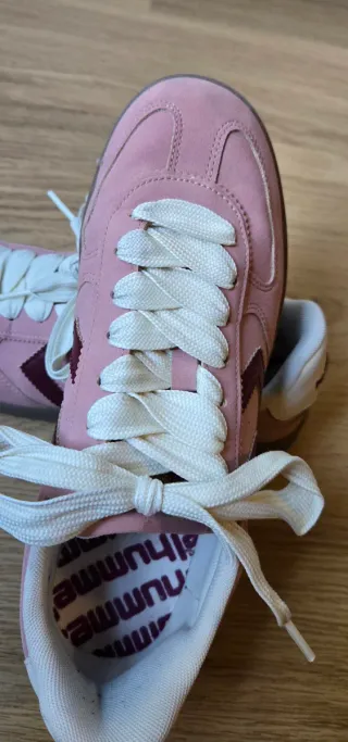 Zapatillas Hummel rosas y marrones