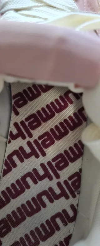 Zapatillas Hummel rosas y marrones