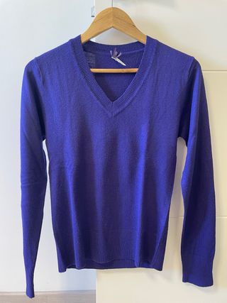 Jersey morado cuello pico