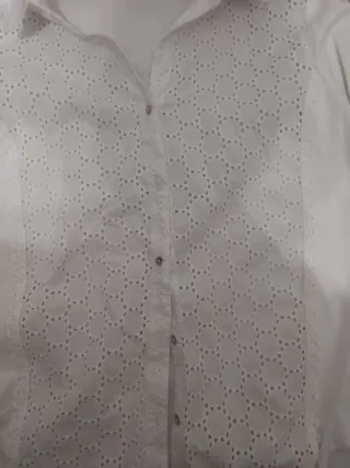 Blusa blanca con bordado