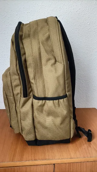 Mochila Vans nueva no envío ni negocio precio.