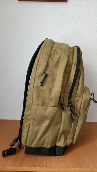 Mochila Vans nueva no envío ni negocio precio.