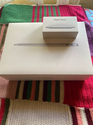 MacBook Air 13 256GB + regalo de Magic Mouse.