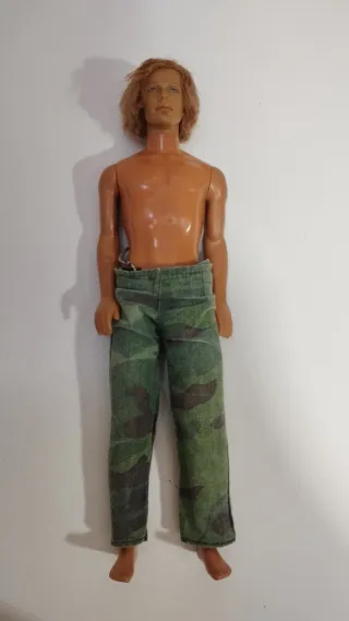 Muñeco antiguo hombre camuflaje