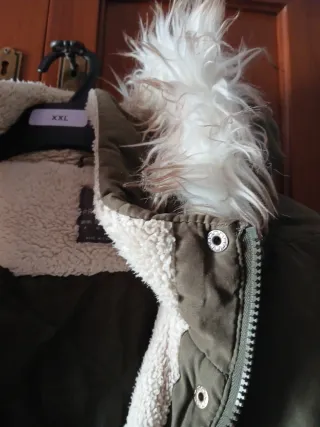 Parka verde con capucha y pelo Xs