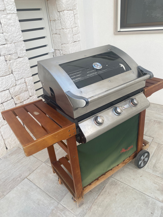Barbecue a gas Dolce Vita con pietra vulcanica