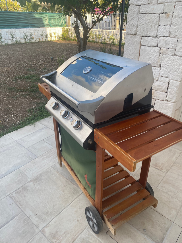 Barbecue a gas Dolce Vita con pietra vulcanica