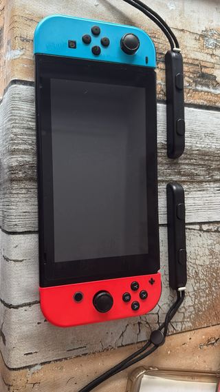 Nintendo Switch con Mario Party y Mario Deluxe