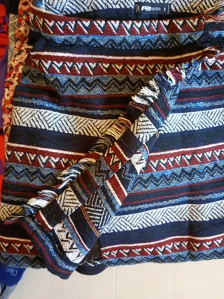 Falda étnica azul y roja