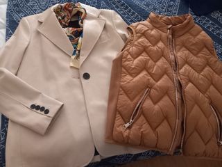 Chaqueta blanca. Regalo chaleco marrón