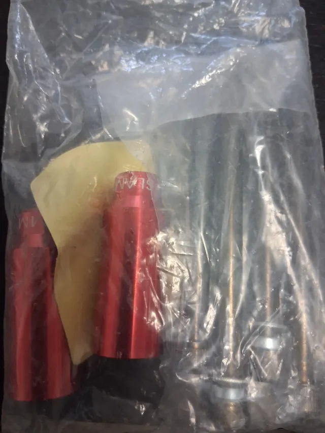 Estriberas de acero con tornillería