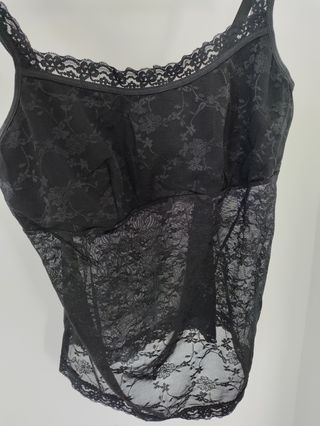 Top de encaje negro