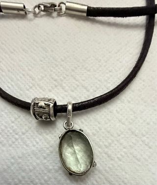 Collar plata con piedra natural verde