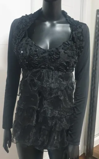 Elegante conjunto negro con lentejuelas