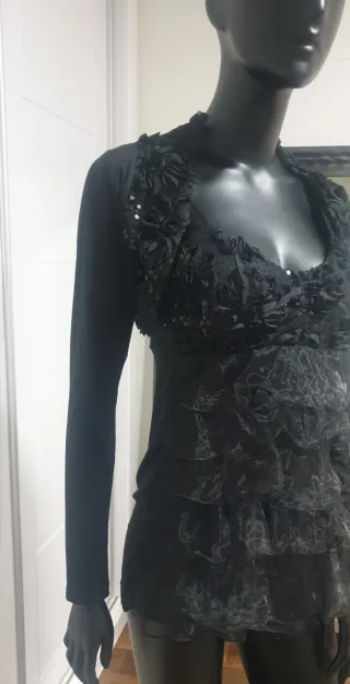 Elegante conjunto negro con lentejuelas