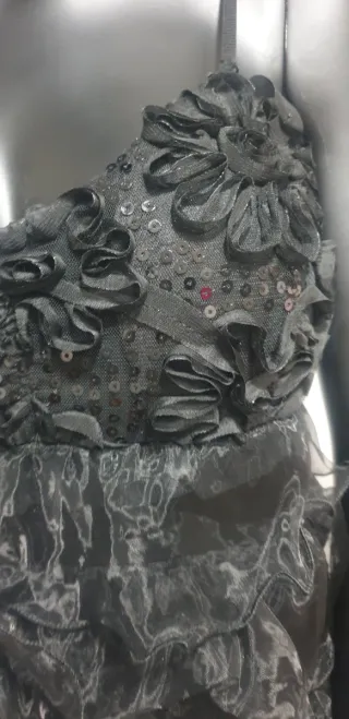 Elegante conjunto negro con lentejuelas