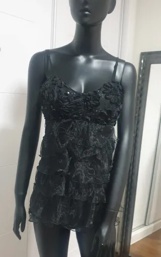 Elegante conjunto negro con lentejuelas