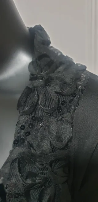 Elegante conjunto negro con lentejuelas