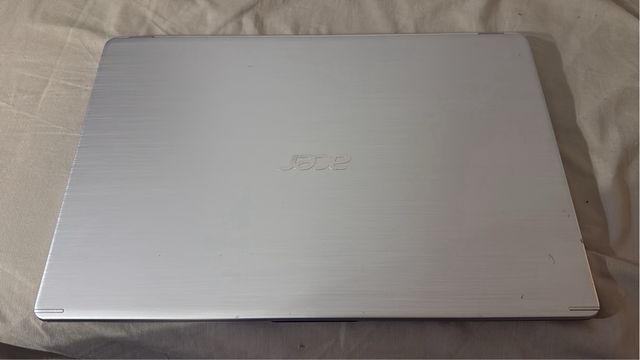 Ordenador Acer Plata y Negro