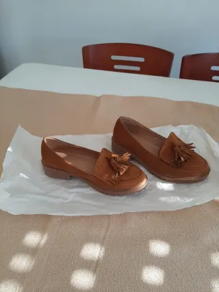 Zapatos mocasines marrones con flecos