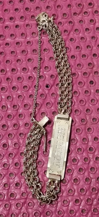 Pulsera de plata grabada