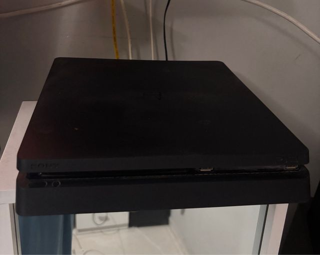 playstation 4 slim en excelente estado de 1 tb