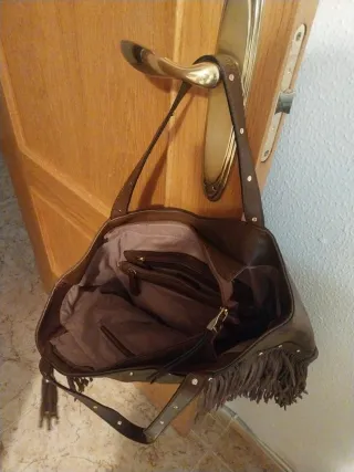 Bolso marrón de piel sintética