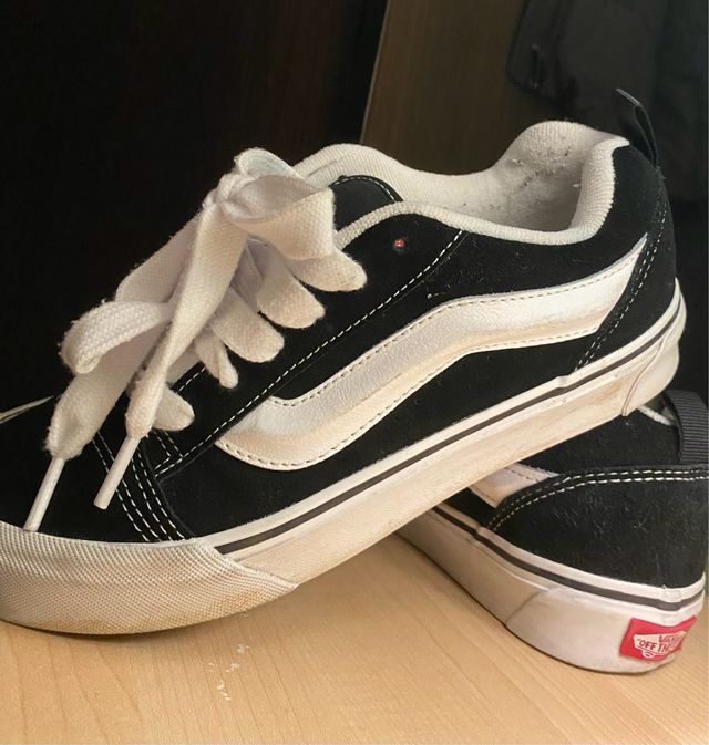 Zapatillas Vans Knu Skool Negras y Blancas