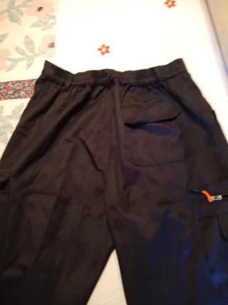 Pantalones cargo negros, valen para, chica también