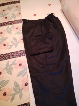 Pantalones cargo negros, valen para, chica también