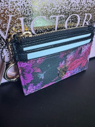 Cartera Victoria's Secret floral con llavero