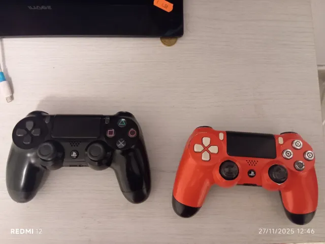 PS4 Slim Negra + 2 Mandos y Juegos