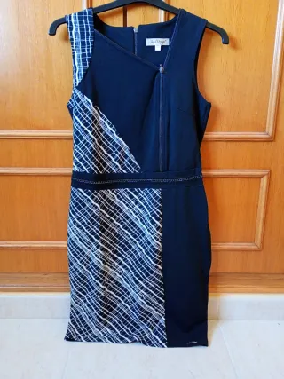 Vestido negro con estampado blanco