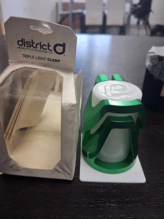 Abrazadera Triple Luz District Scooter