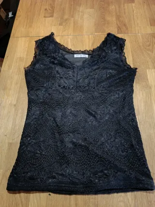 Camiseta exterior encaje negra